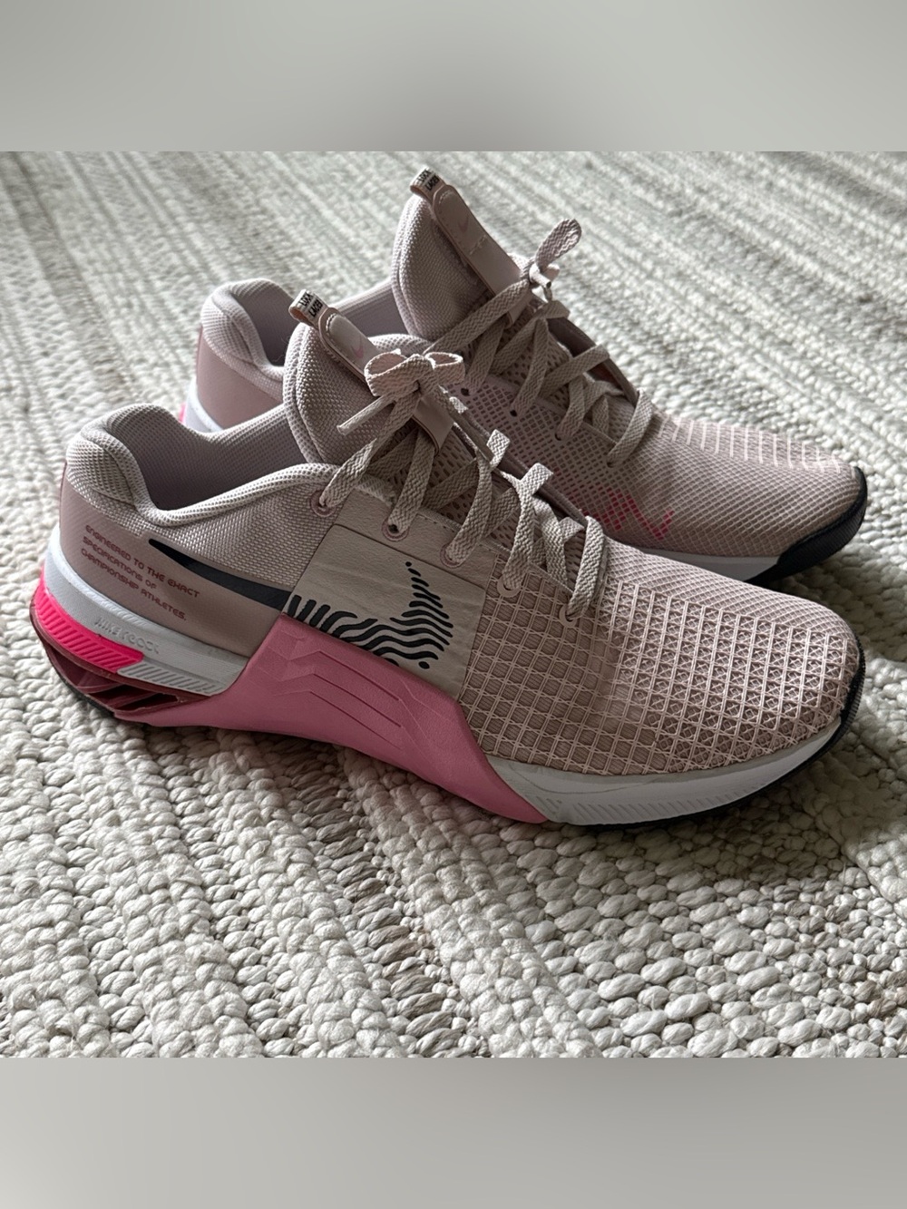 Nike Metcon 8 Pink Athletic CrossFit Training Shoes DO9327-600 Women's Size 9
